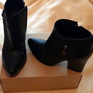 Guess tall women boots 9 M Like New
